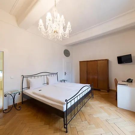 Schlossparkhotel Mariakirchen ホテル